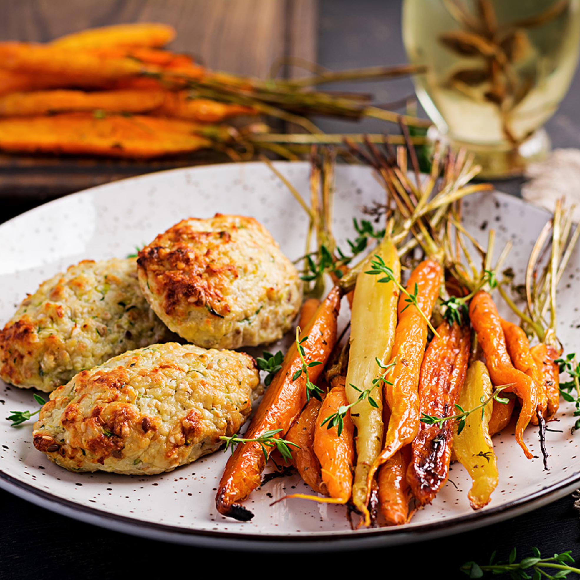 baked-organic-carrots-with-thyme-and-cutlet-S3FDCJE-copy