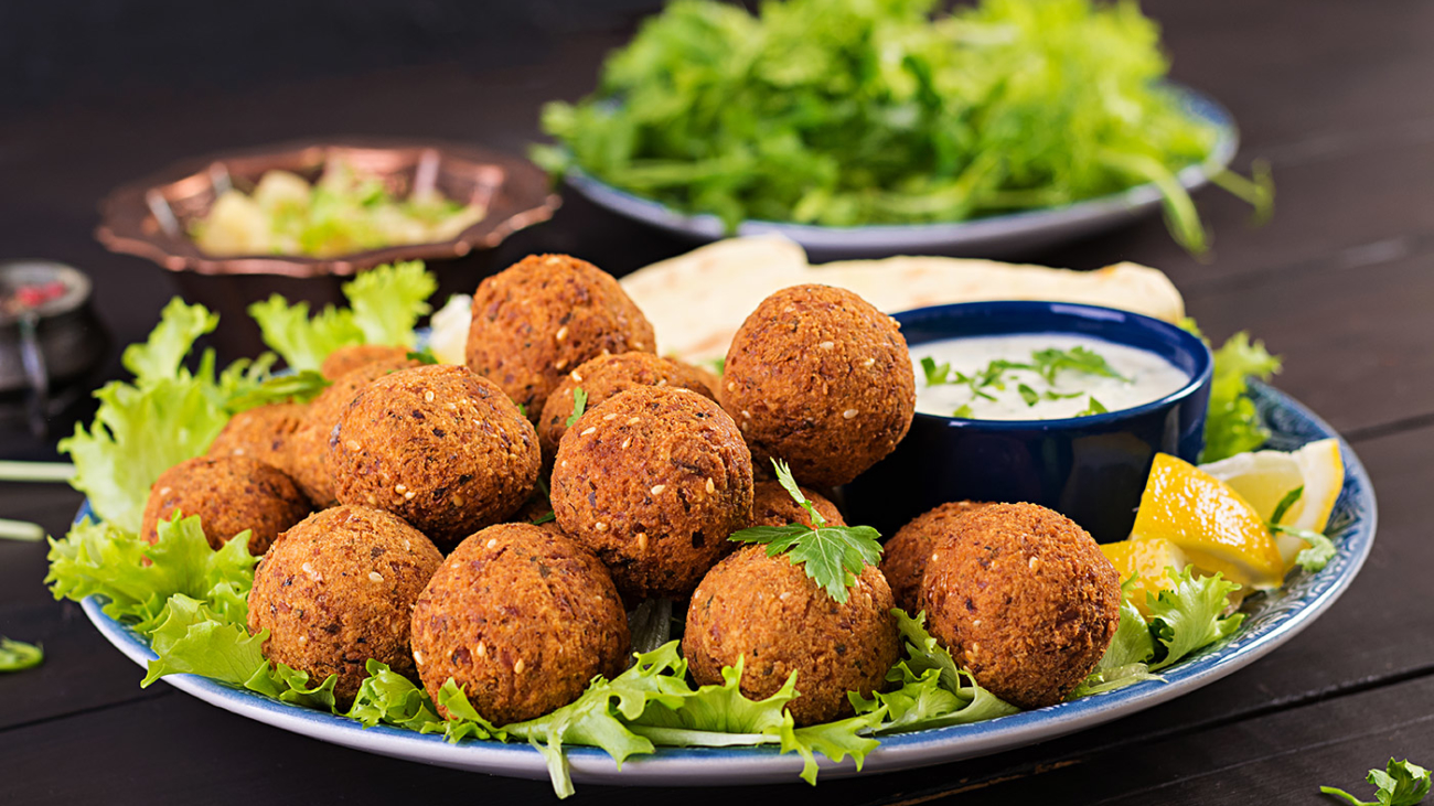falafel-hummus-and-pita-middle-eastern-or-arabic-FJKQUGT-copy