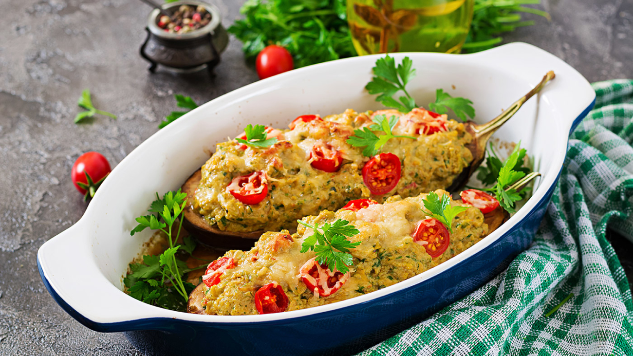 minced-meat-chicken-and-vegetables-stuffed-WX83SH7-copy