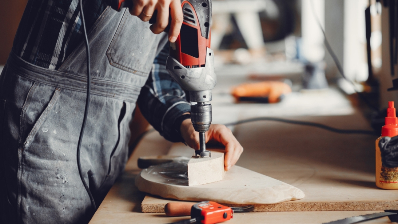 carpenter-works-with-tree(1)